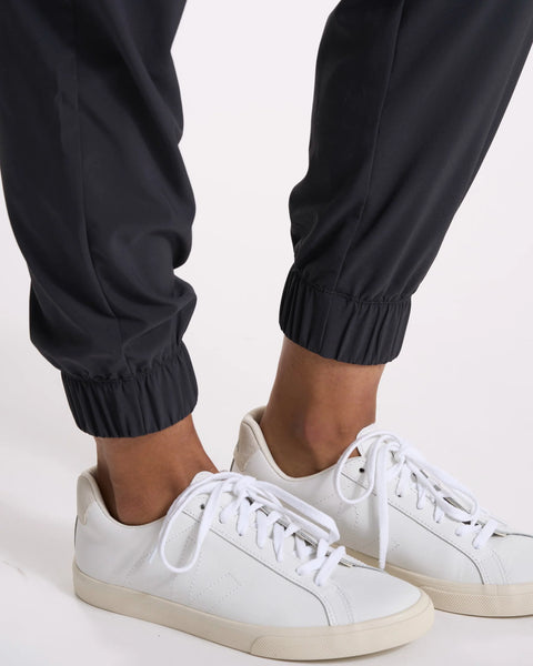 W Villa Jogger- Black